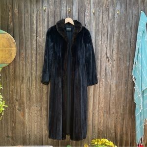Mink coat in perfect condition, dark brown